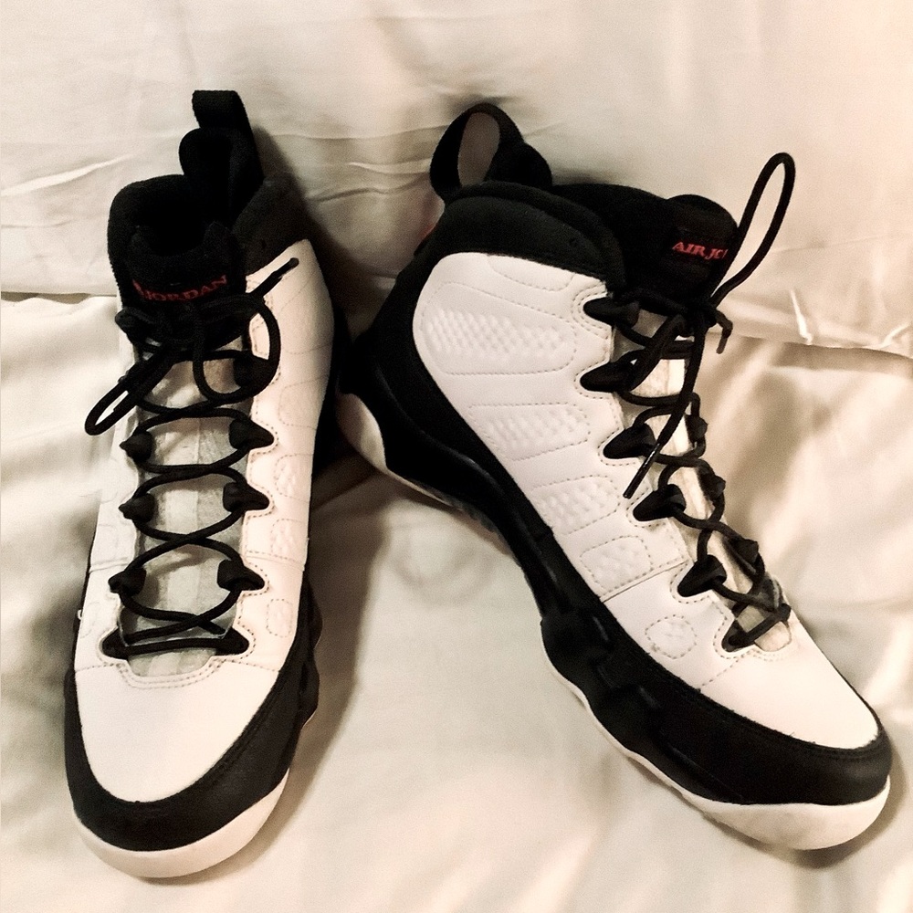 Air Jordan 9 Retro White & Black Sz. 6.5 Youth & Mens / 8 Women’s - Picture 2 of 10